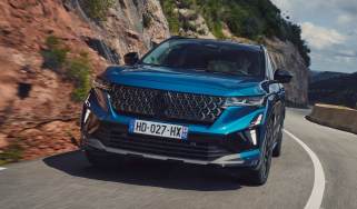 Renault Austral - front cornering